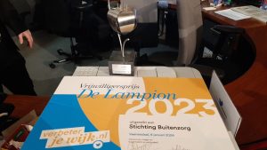 Lees meer over het artikel Stichting Buitenzorg wint vrijwilligersprijs De Lampion 2023