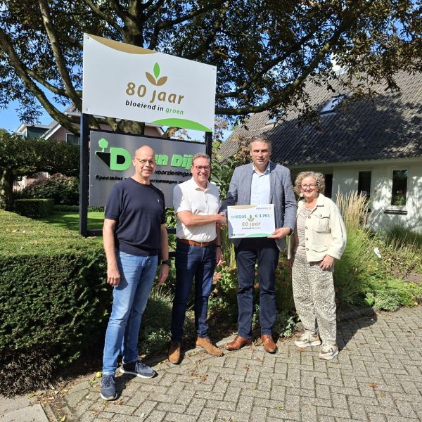 Je bekijkt nu Van Dijk Groen schenkt € 3.762 aan Stichting Buitenzorg
